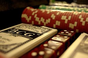 QQPOKER20BB短码策略：掌握高效翻前全压与翻后打法