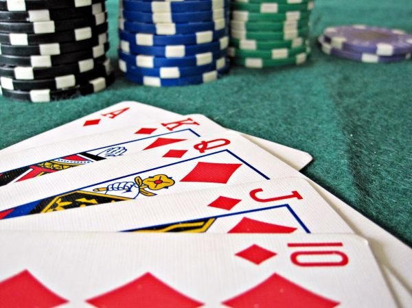QQPOKER20BB短码策略 - QQPOKER20BB短码策略:掌握高效翻前全压与翻后打法