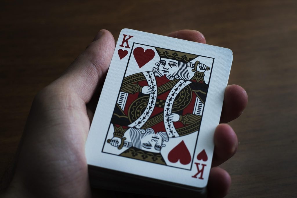 QQPOKER合法平台三大认证：正版授权、资金安全与公平保障