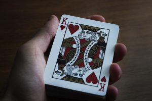 QQPOKER合法平台三大认证：正版授权、资金安全与公平保障