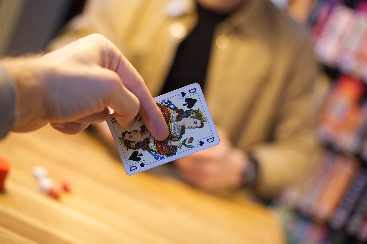 QQPOKER合法平台三大认证 - QQPOKER合法平台三大认证:正版授权、资金安全与公平保障