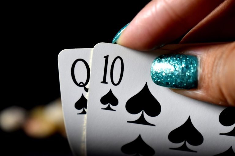 QQPOKER官网地址与德州扑克入门：规则、牌型与下载指南