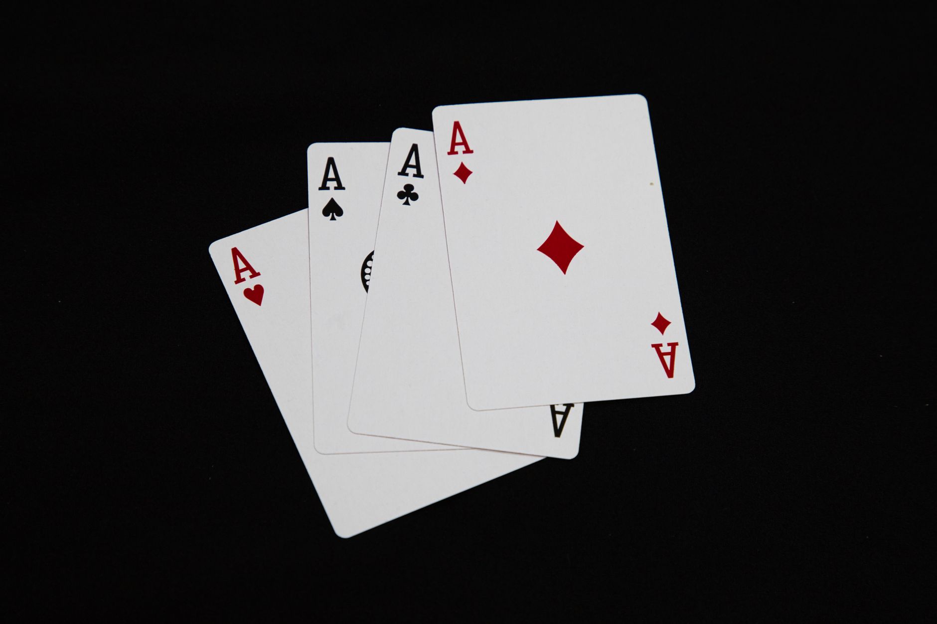 QQPOKER手机版德州扑克入门：规则与技巧一文掌握