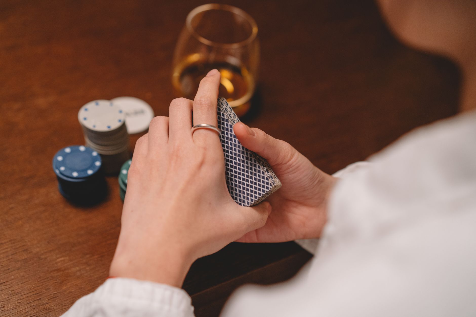 QQPOKER手机版新手攻略：德州扑克玩法规则与快速入门技巧（要点图解）