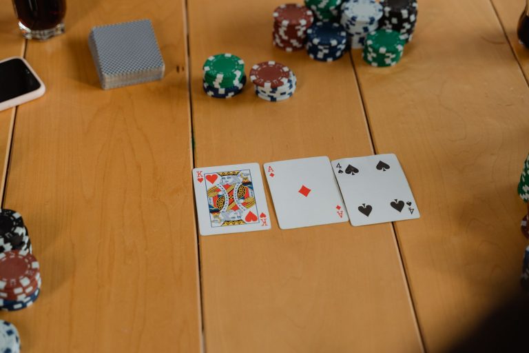 【iOS版详解】QQPOKER德州扑克新手入门：牌型规则与发牌流程