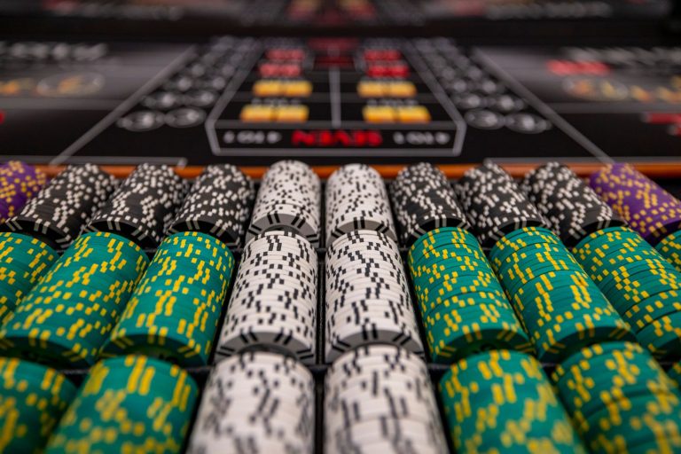 【技巧进阶】QQPOKER德州扑克偷盲与反偷盲技巧，掌握盲注攻防策略