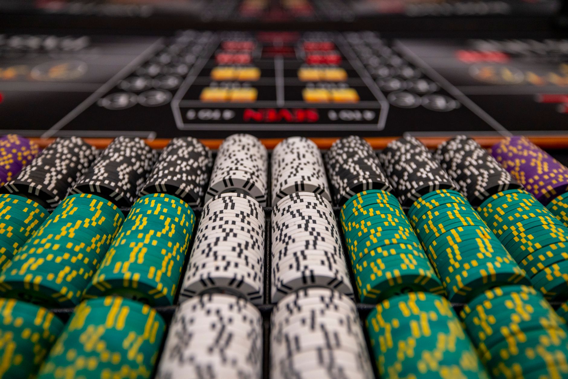 【技巧进阶】QQPOKER德州扑克偷盲与反偷盲技巧，掌握盲注攻防策略