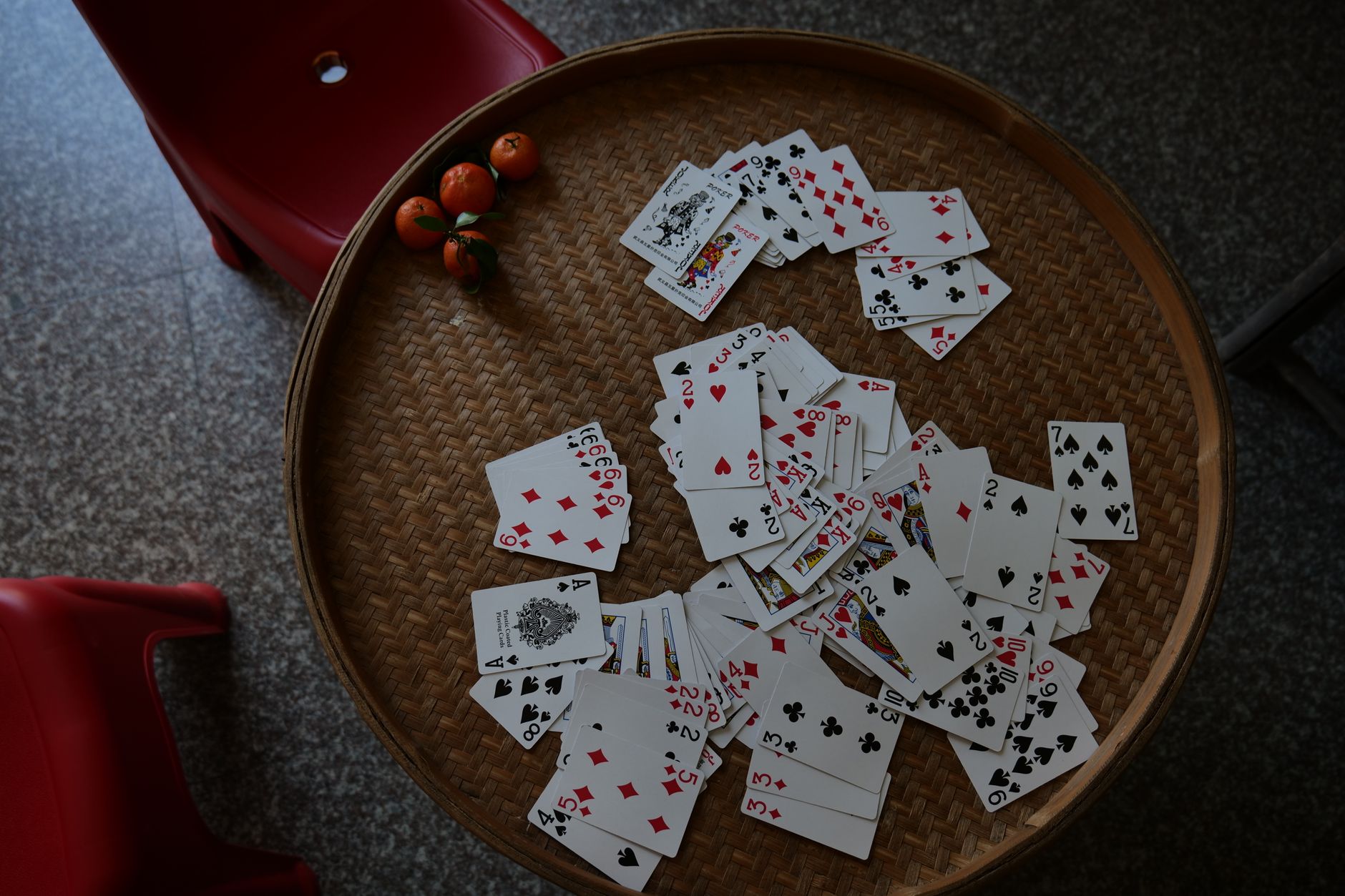 QQPOKER德州扑克位置策略：翻牌前后不同位置的下注技巧入门（要点图解）