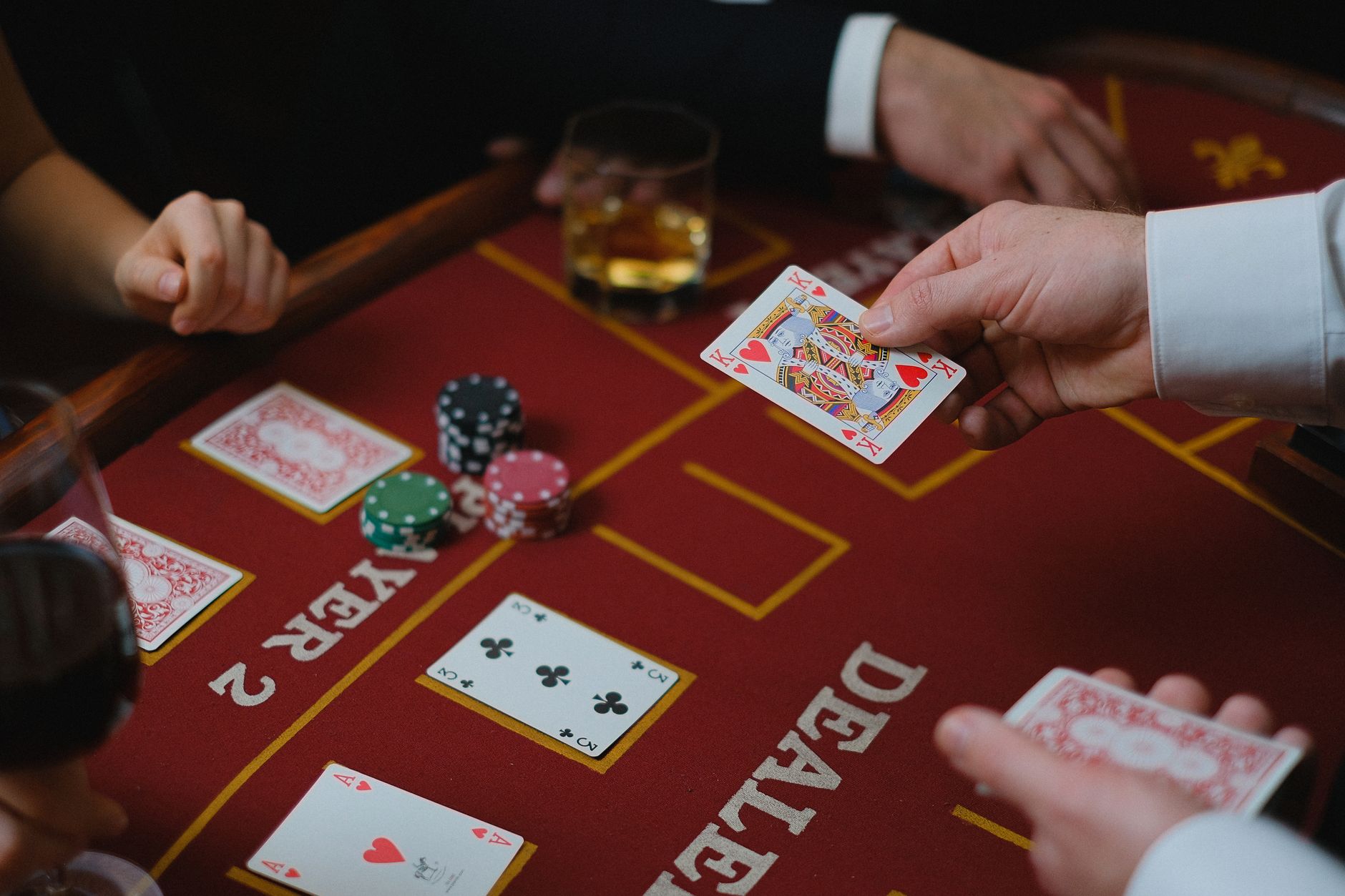 QQPOKER与德州扑克区别详解:从平台到玩法一文看懂(要点图解)