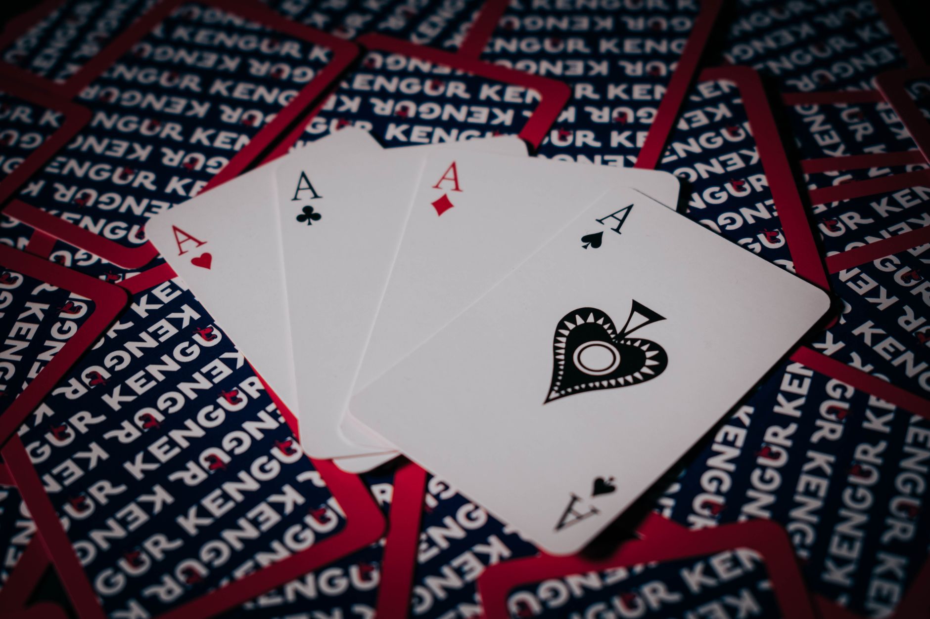 【起手牌攻略】QQPOKER德州扑克翻牌前起手牌选择与技巧（实战示例）