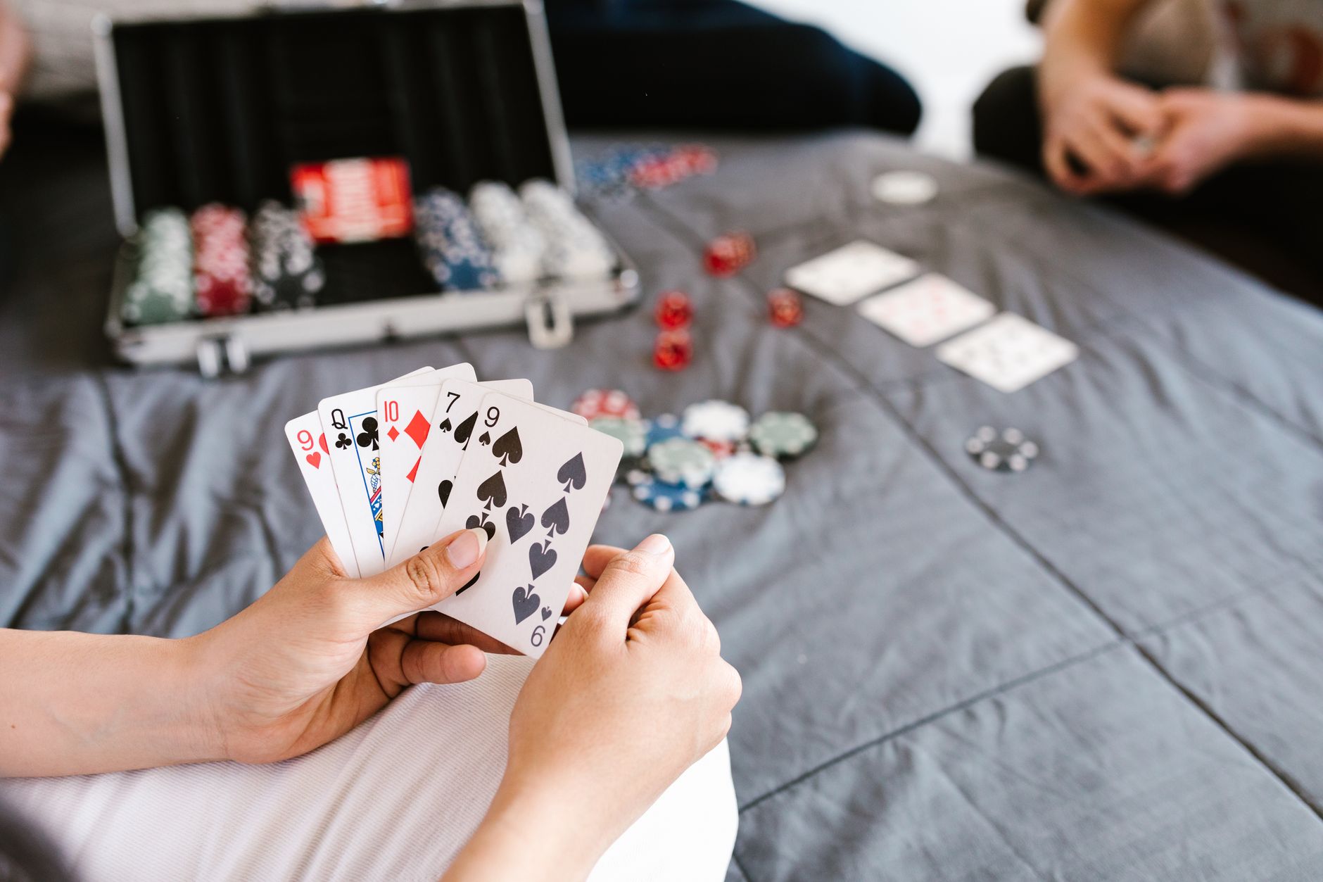【技巧指南】QQPOKER翻前加注尺度：从入门到精通的完整策略（要点图解）