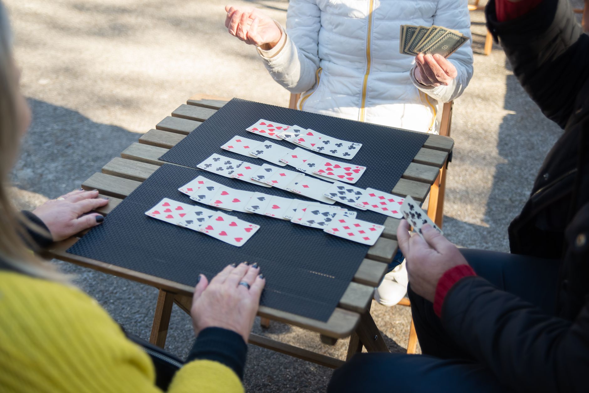 QQPOKER位置优势与偷盲策略:新手如何利用后位赢下底池(要点图解)