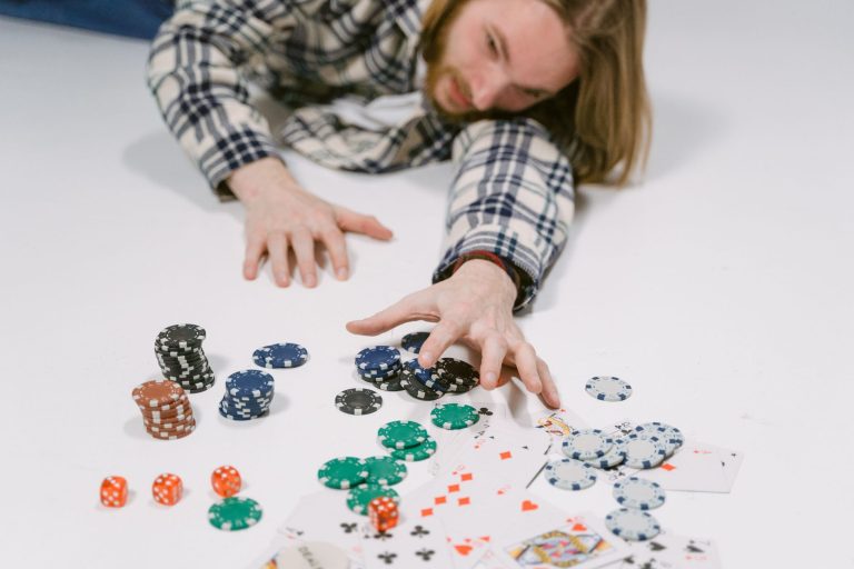【官网入口】QQPOKER德州扑克新手入门：牌型与流程一篇看懂