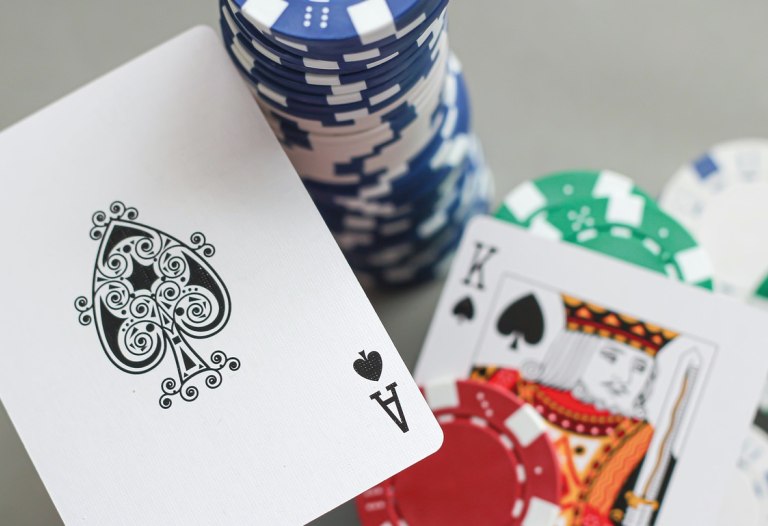 QQPOKER官网教程：下载安装注册与新人福利领取指南