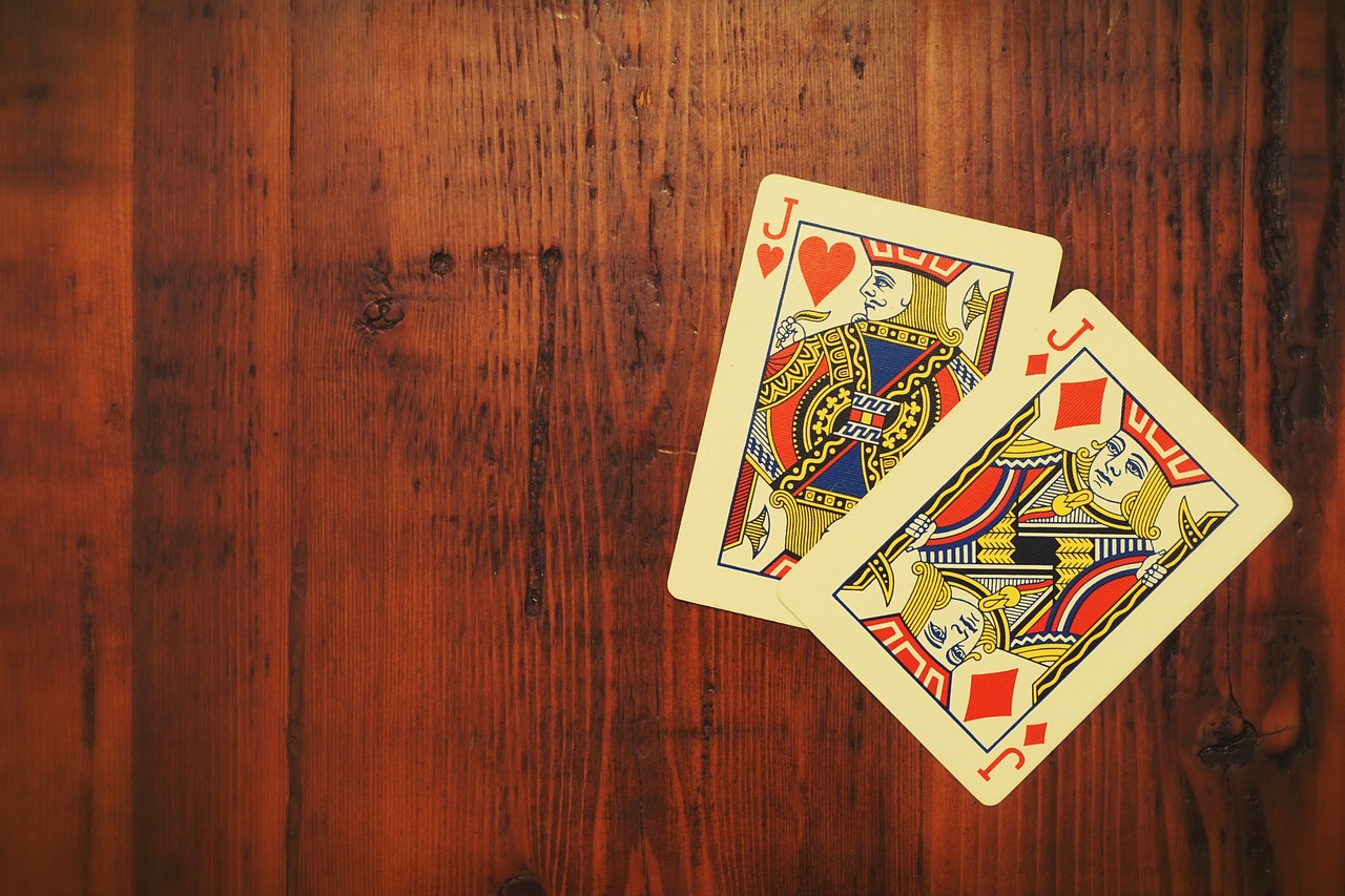 【iOS版详解】QQPOKER德州扑克新手入门:牌型规则与发牌流程(实战示例)