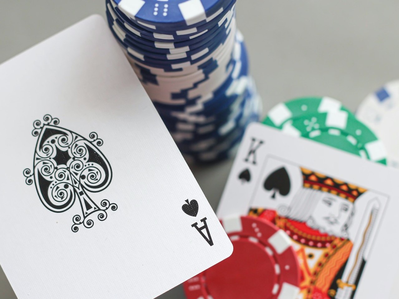 QQPOKER手机版德州扑克怎么玩？新手入门规则与技巧