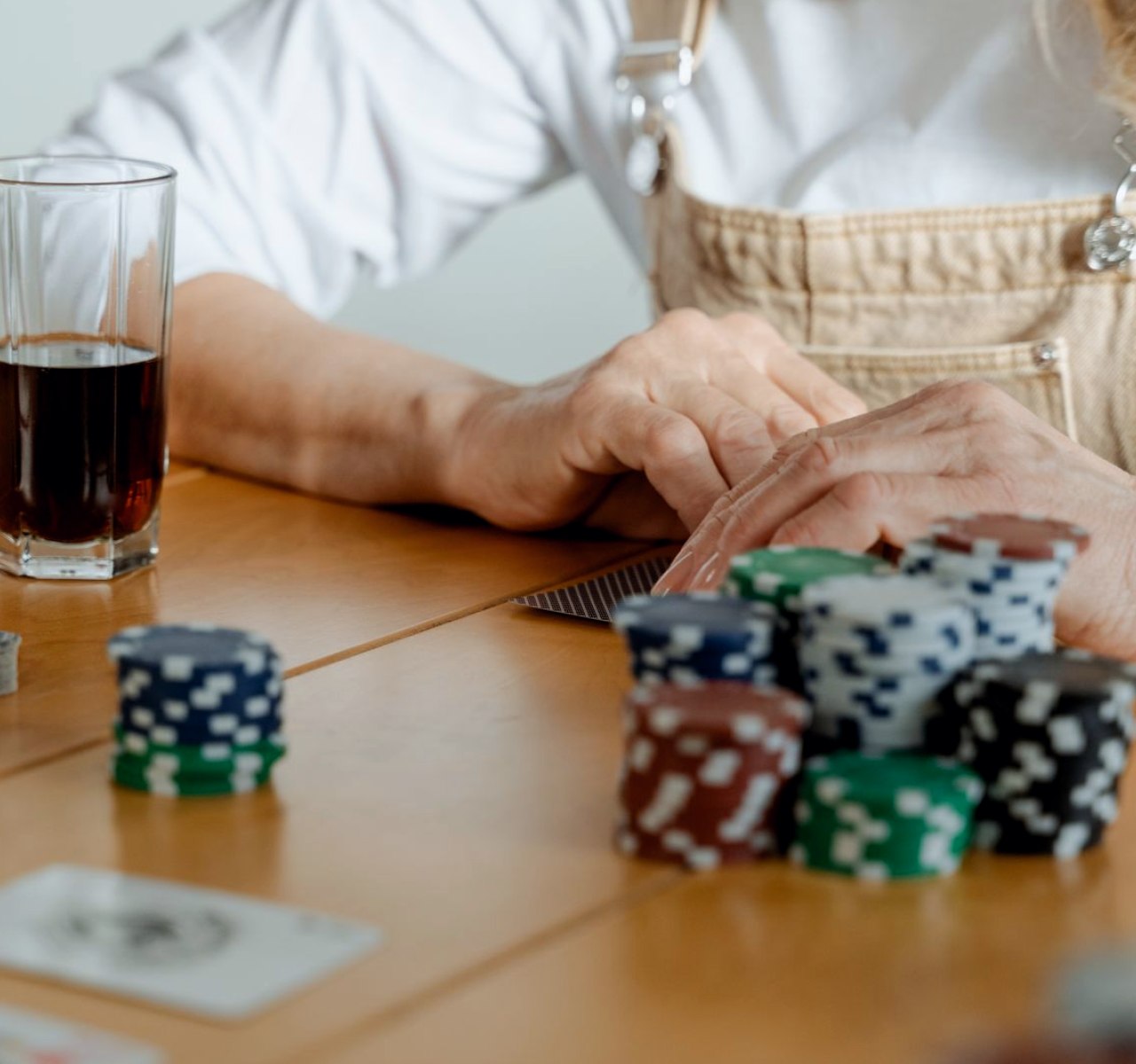 QQPOKER短码20BB翻前策略：3步构建稳健范围