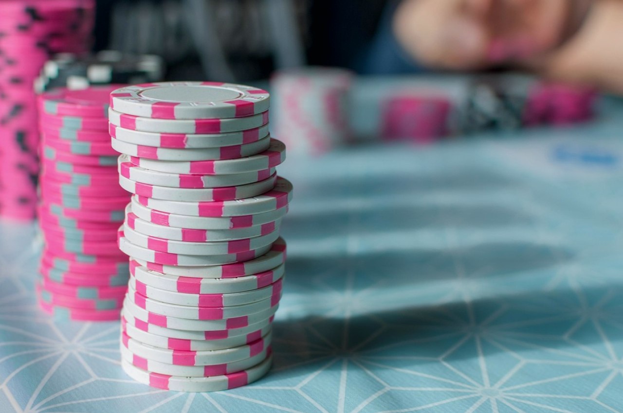 QQPOKER底池赔率计算口诀：3步快速判断跟注是否有利