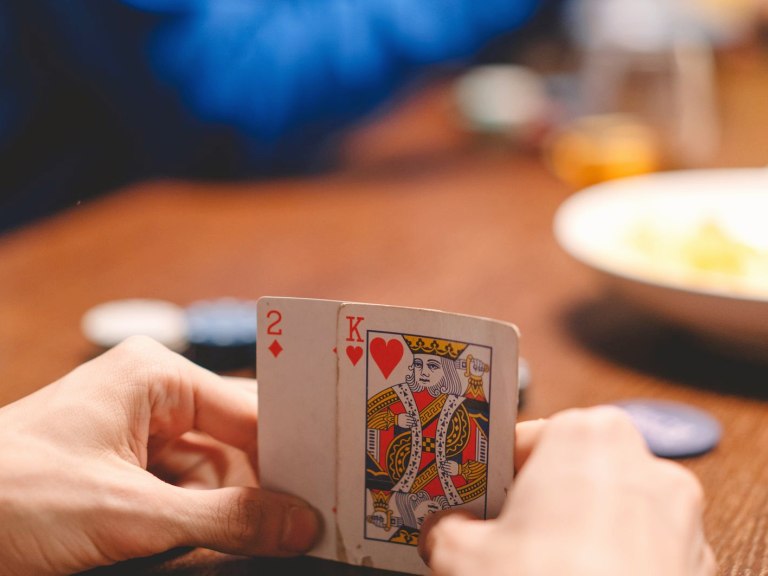 QQPOKER新手怎么玩？从注册到上桌的完整入门指南