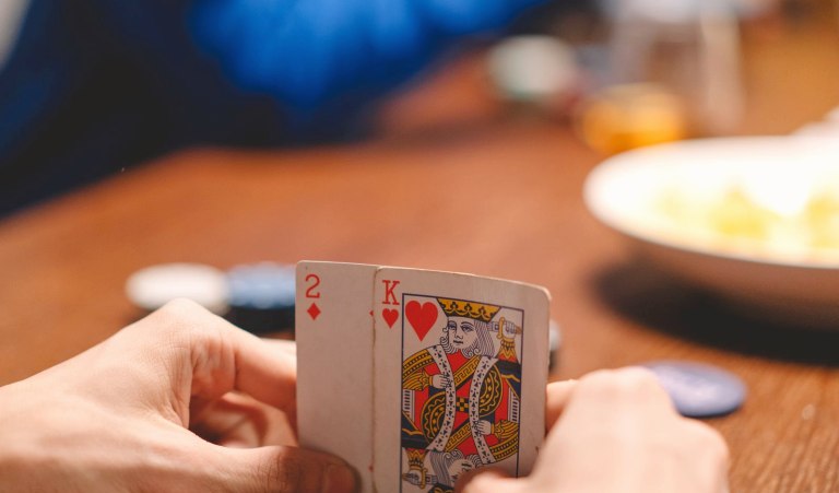 【新手入门】QQPOKER是什么？一文看懂正版德州扑克平台玩法与特色