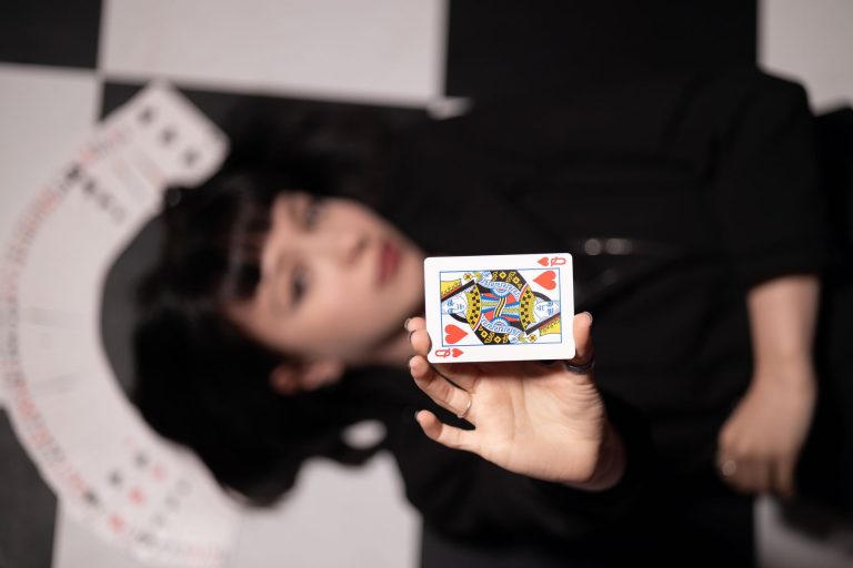 【规则详解】QQPOKER德州扑克公共牌发牌流程：翻牌转牌河牌一次搞懂