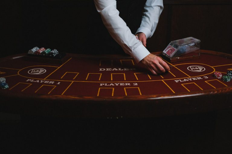 QQPOKER新手入门教程：德州扑克规则与玩法三步学会
