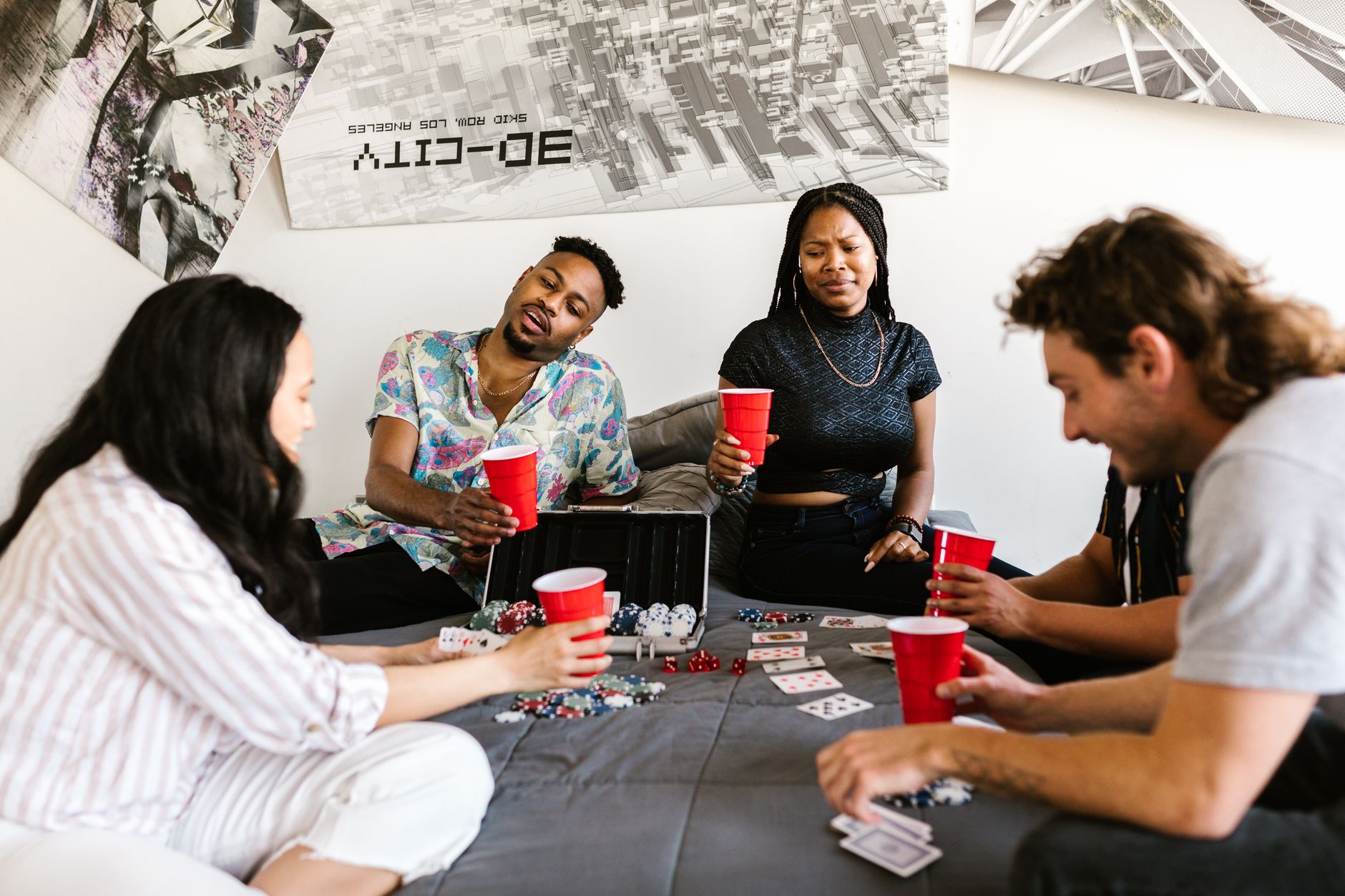 【位置法则】QQPOKER德州扑克六大下注法则：新手必学的位置与下注技巧（要点图解）