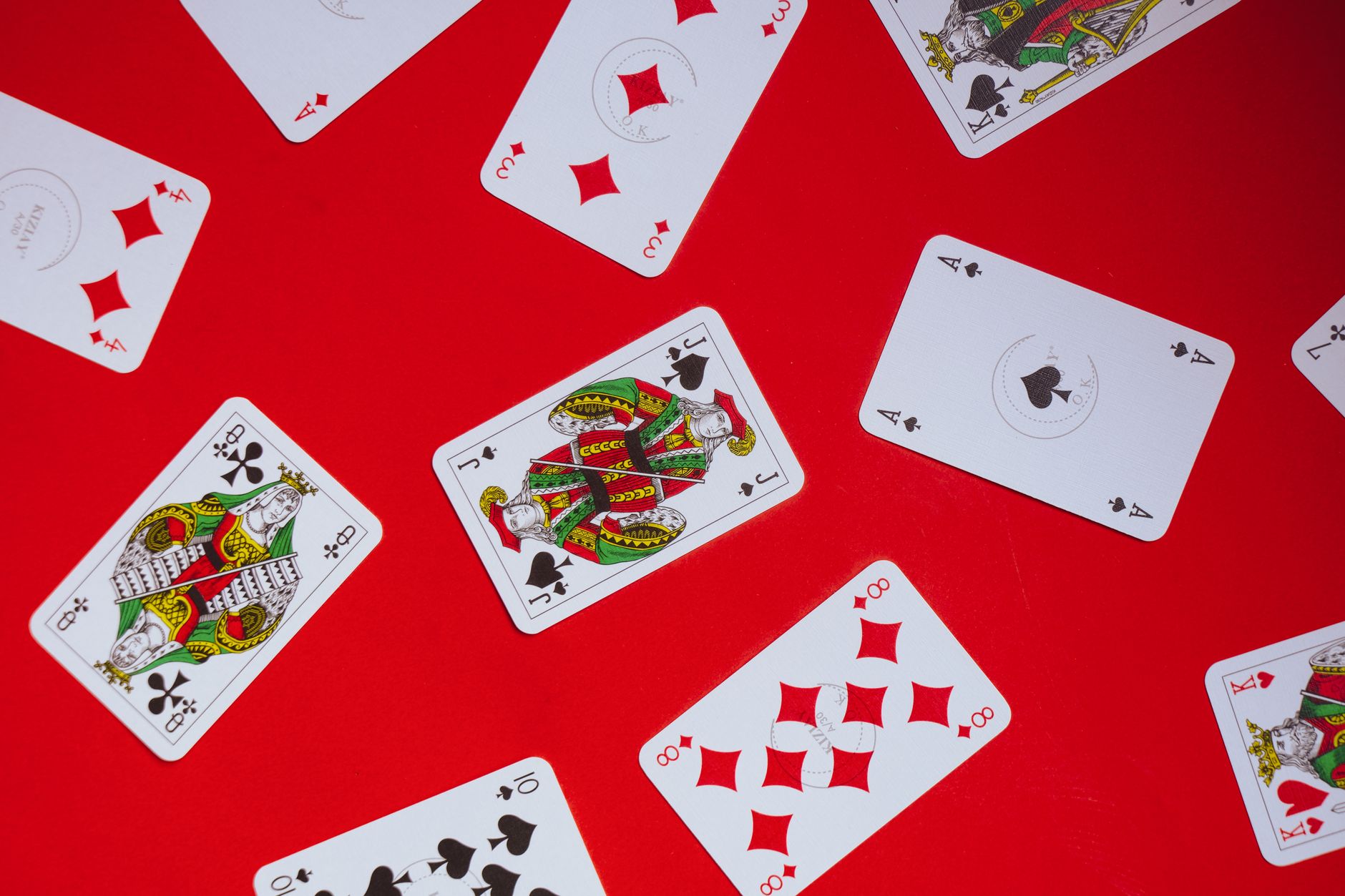 【实战牌局解说】QQPOKER德州扑克实战案例:翻牌圈决策与底池控制技巧(实战示例)