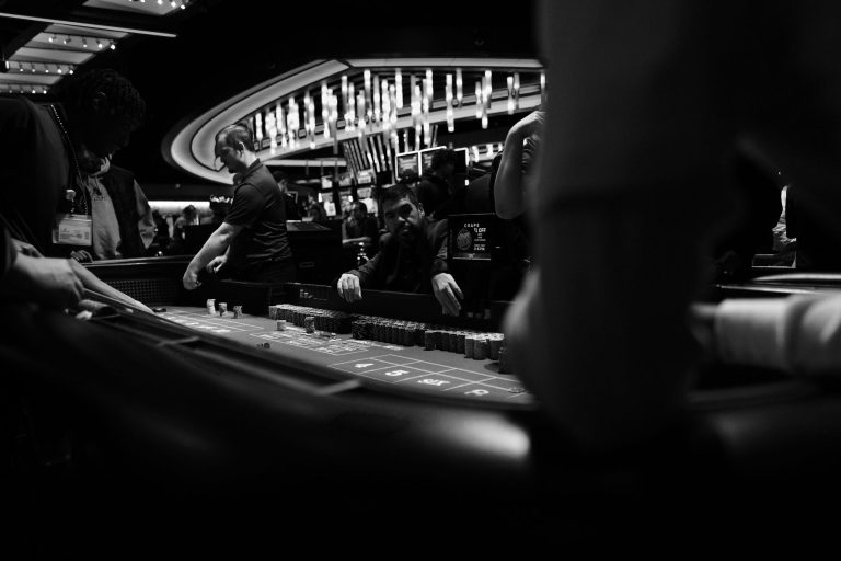 【玩法指南】QQPOKER官网入口：德州扑克新手快速上手教程
