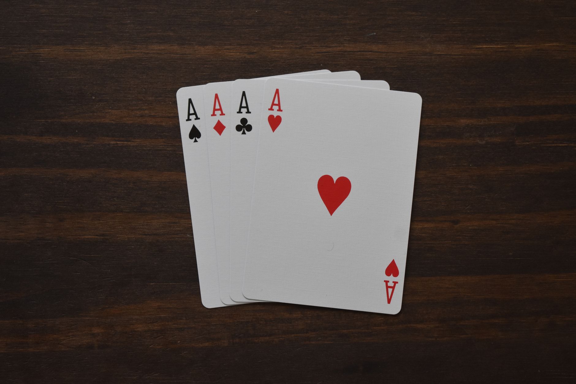 【入门必看】QQPOKER官网首页：德州扑克规则与新手快速上手指南（实战示例）